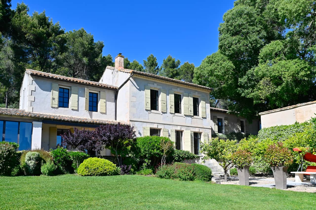 Bastide façade and garden