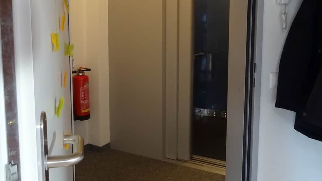 Mit dem Lift ist die  Wohnung bequem erreichbar