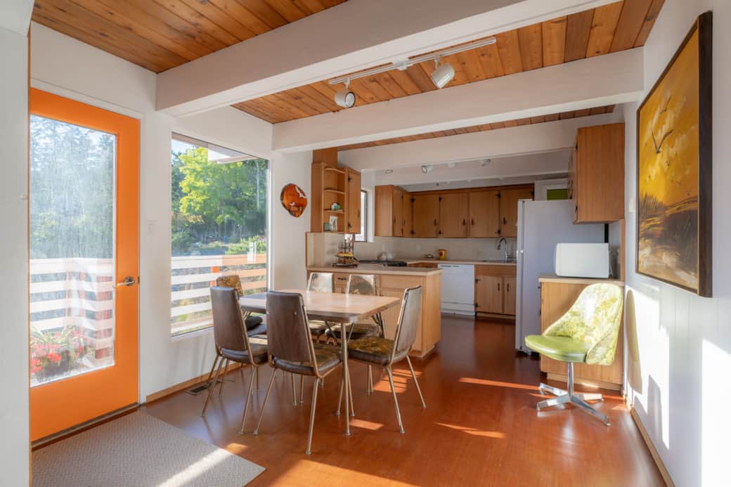 Sunnyside Up kitchen in cabin for rent