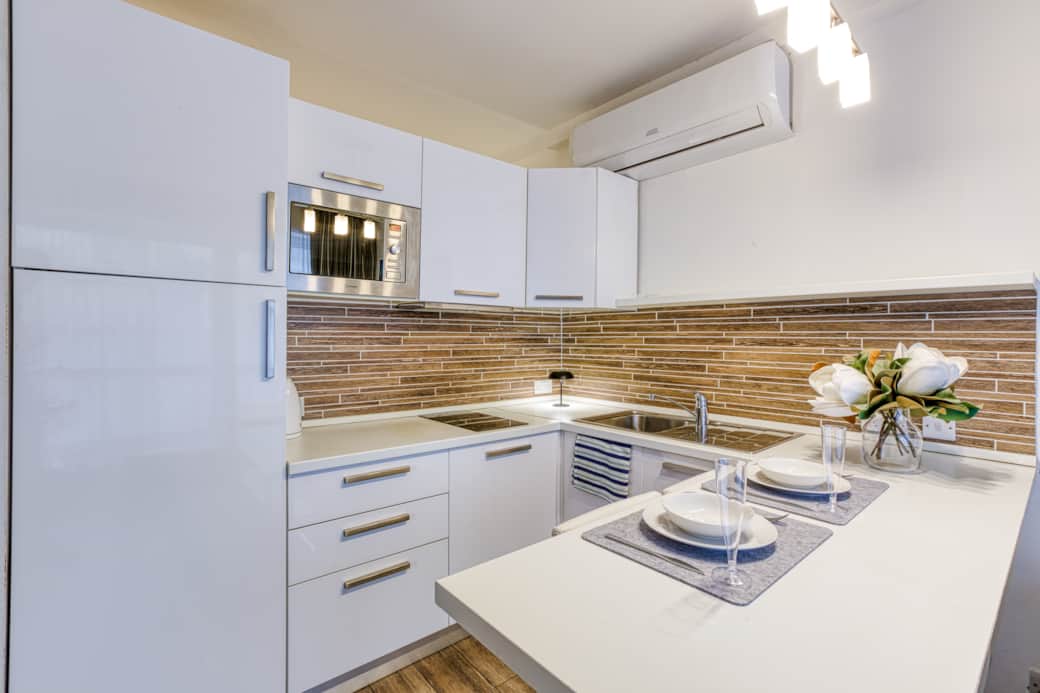 Fully equipped kitchenette and dining space