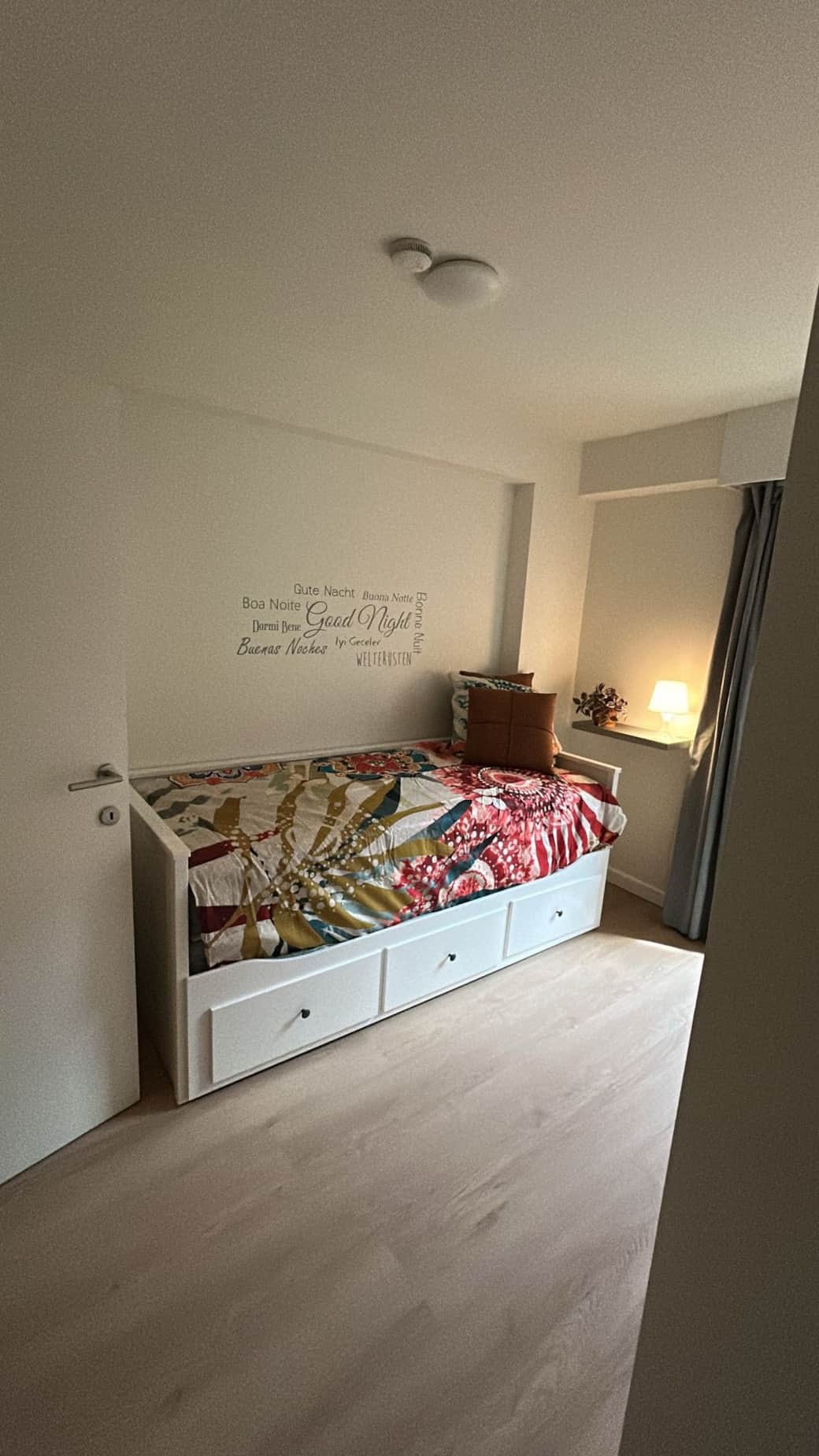 Tweede slaapkamer is modulair : hier eenpersoonsbed en ruimte voor reisbed.