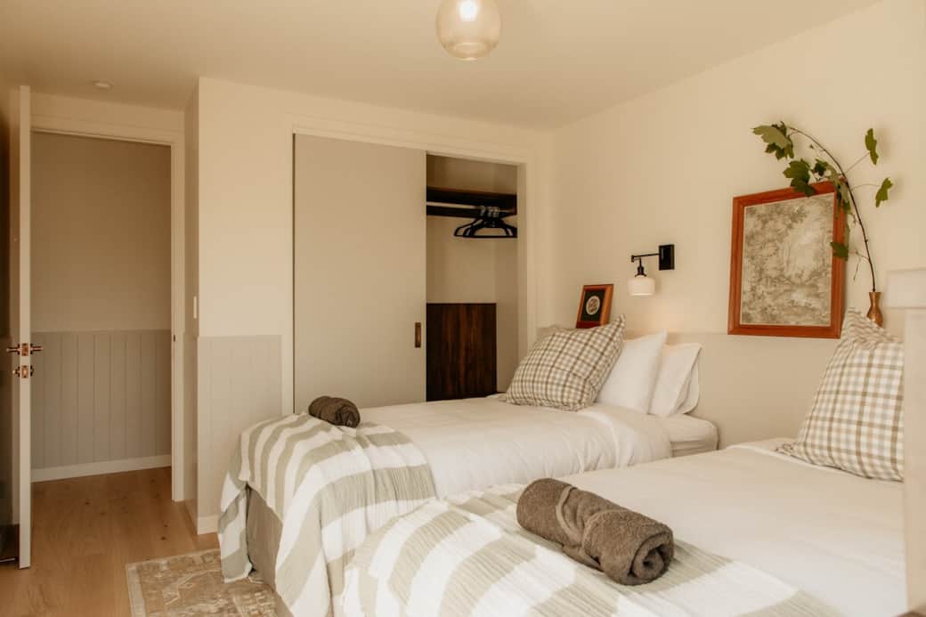 Spacious double closet with built-in, hotel-style luggage rack. 