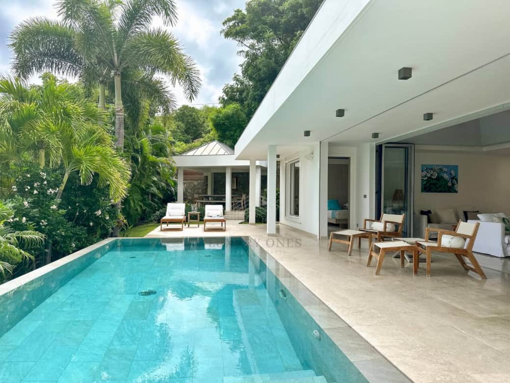 Terrasse et piscine