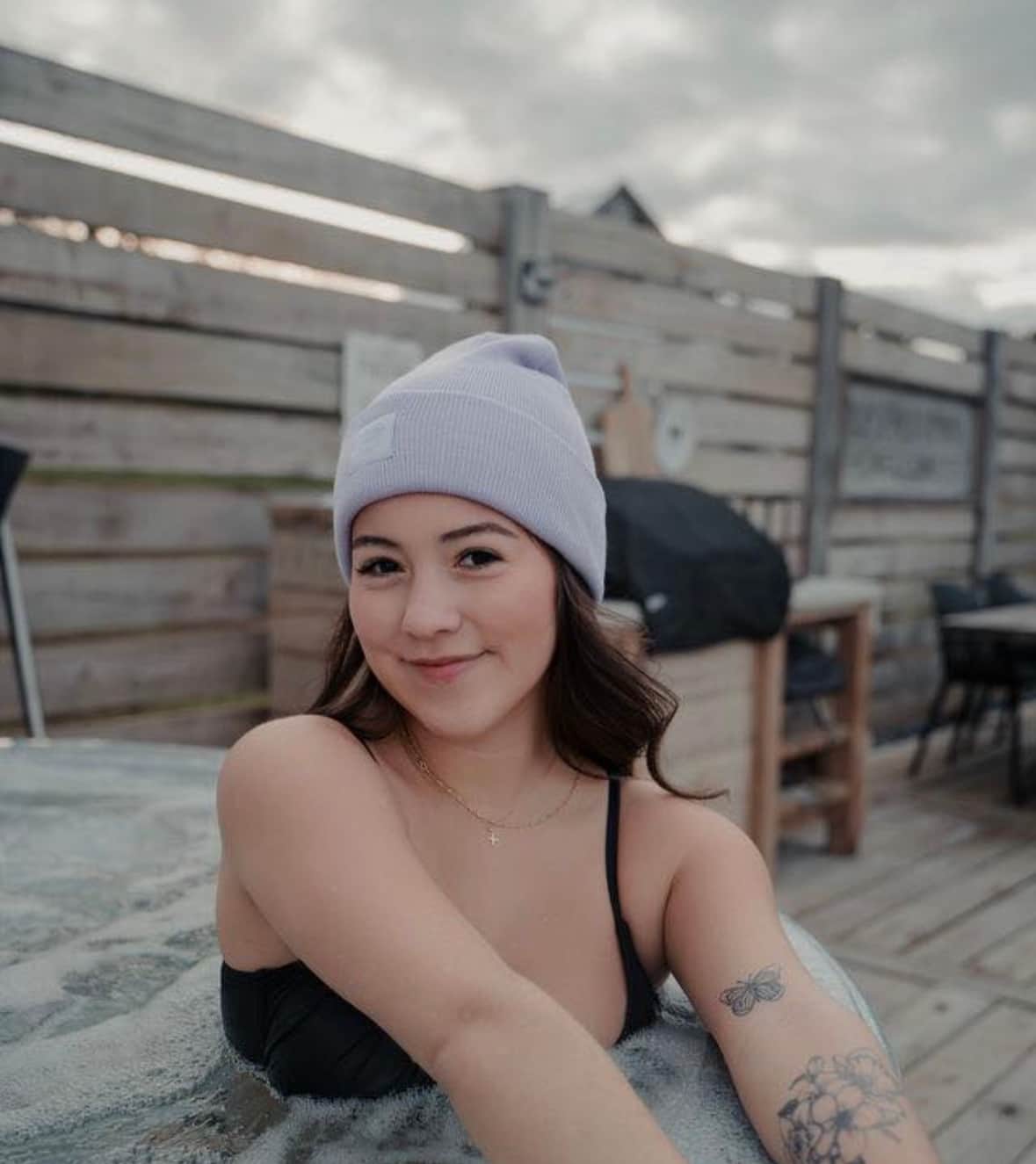 https://l.icdbcdn.com/oh/e18e8151-8672-45b9-9750-156fac79ae44.jpg?w=2080-8