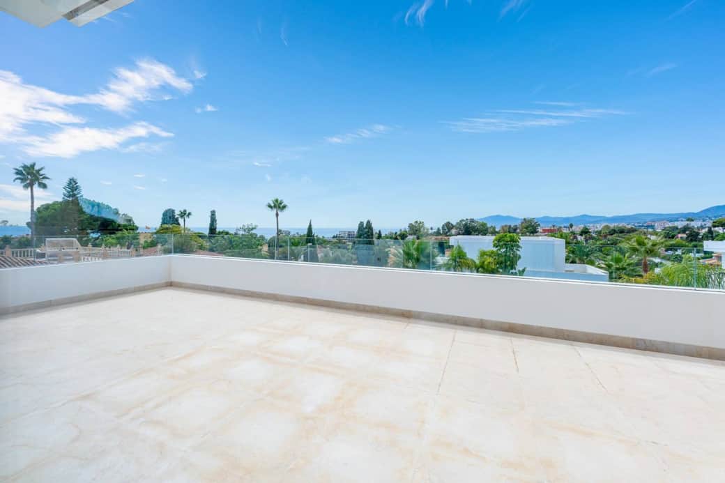 Upper terrace with ocean views 