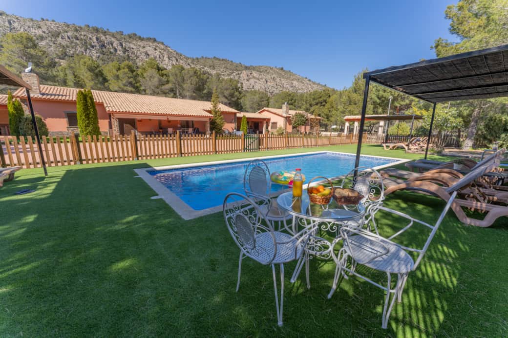 Piscina y nuestras 3 casas