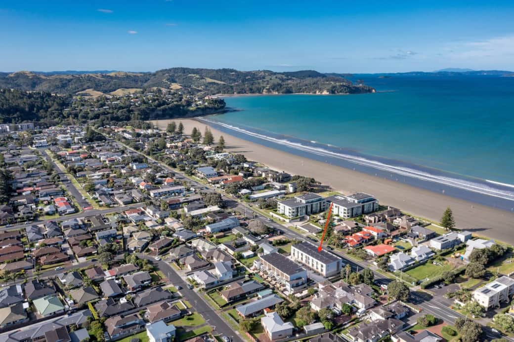 A modern  and comfortable townhouse - 2 minute walk to the beach, 5-10 minute walk to the shops/restaurants. A modern  and comfortable townhouse - 2 minute walk to the beach, 5-10 minute walk to the shops/restaurants.