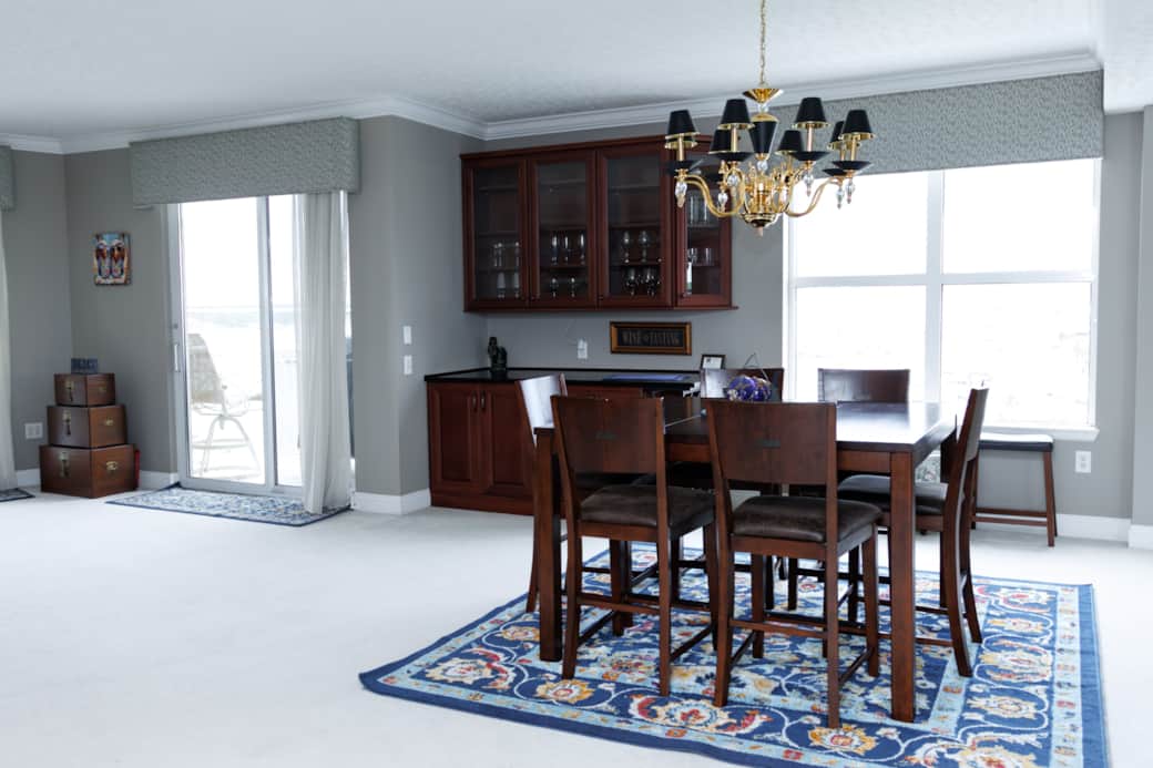 Dining Room and Bar Area renteaglesperch.com 