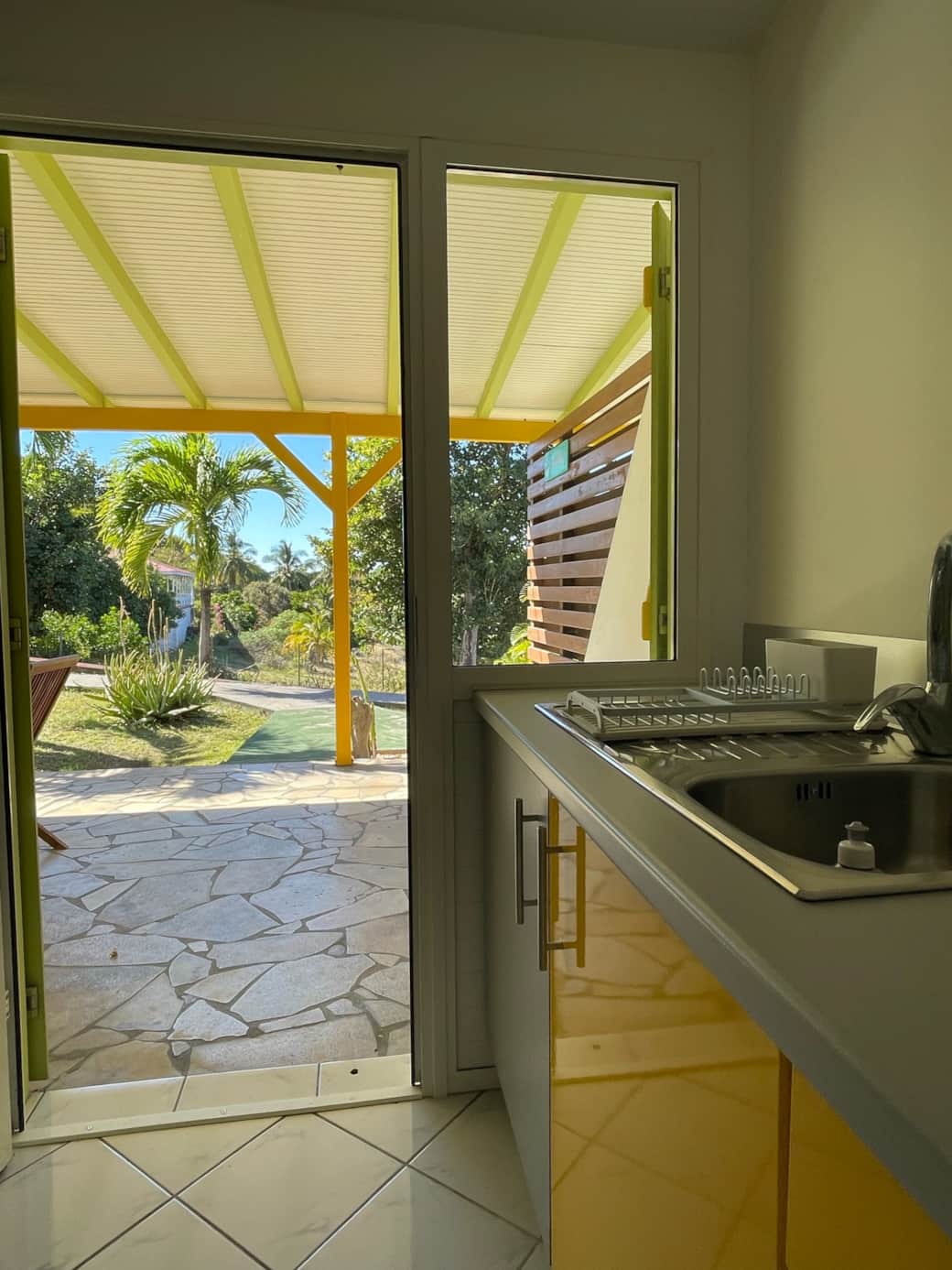 Jardin sur mer Appartement PASSIFLORE Cuisine 03