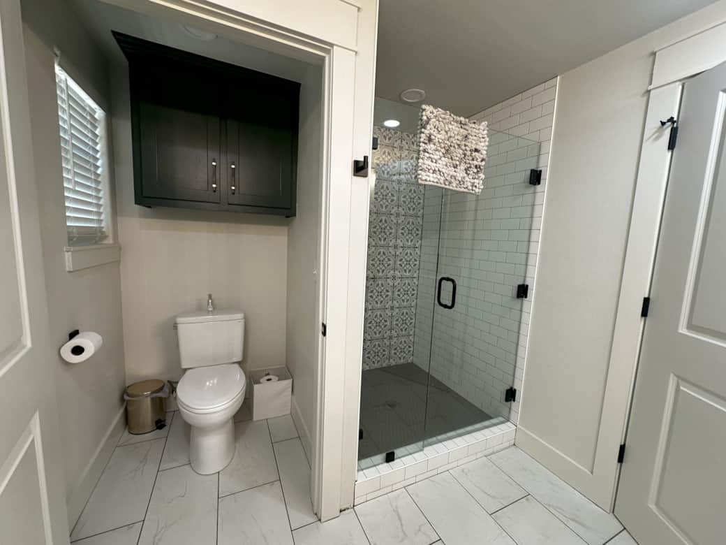 Shower Guest Bath (Hall)