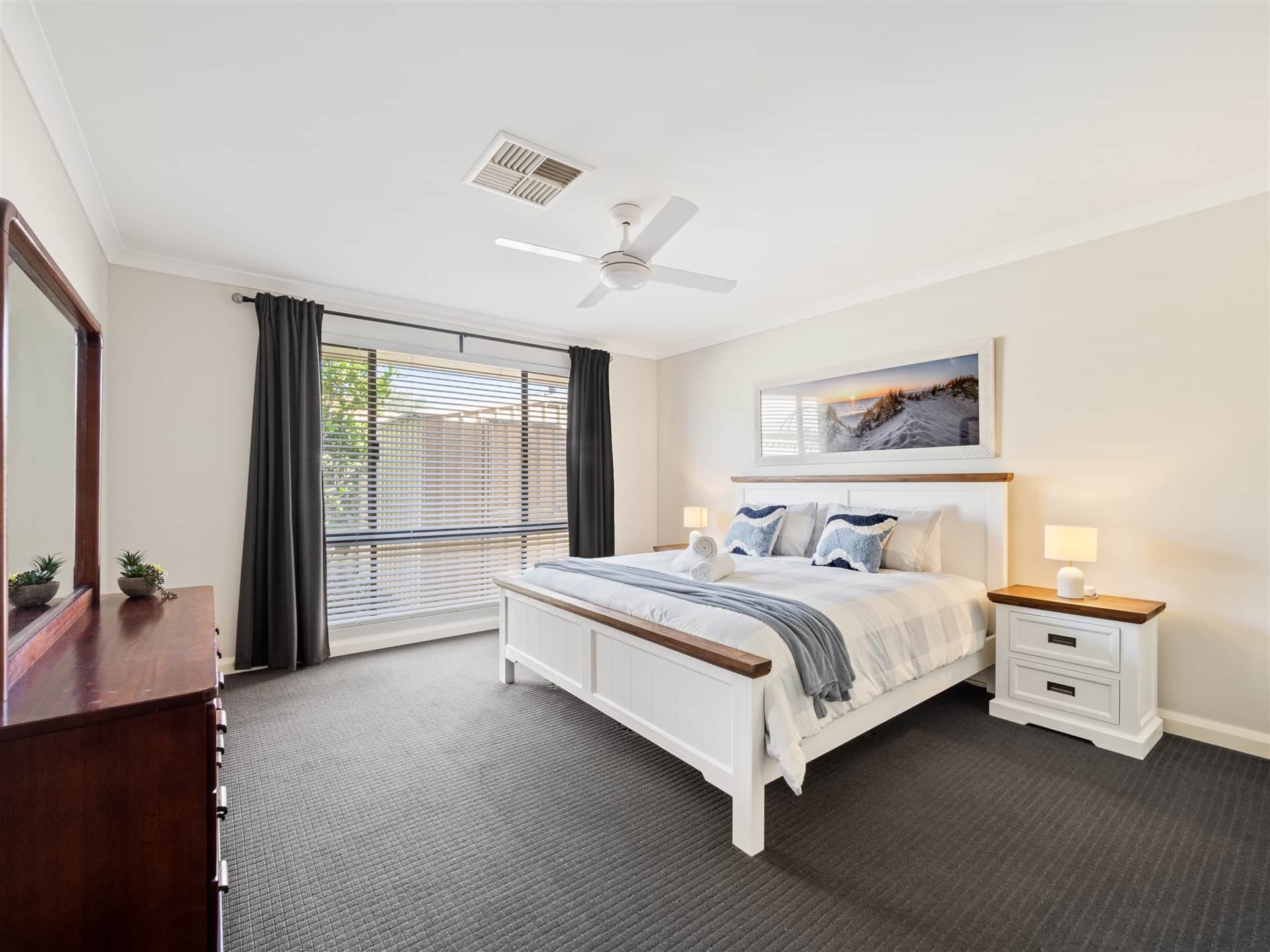 Coastal theme king size master suite