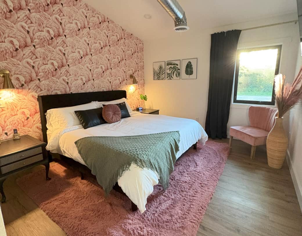 Flamingo king bedroom with walk in closet