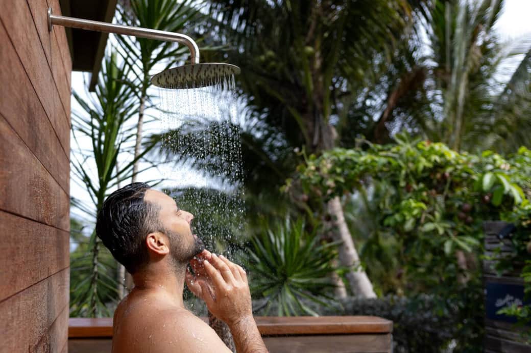 Enjoy a shower surrounded by nature!