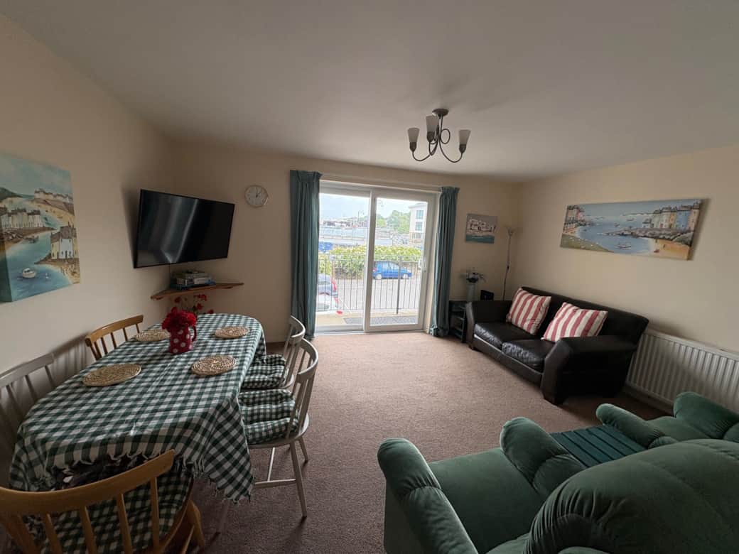 Lounge dining area Lounge dining area