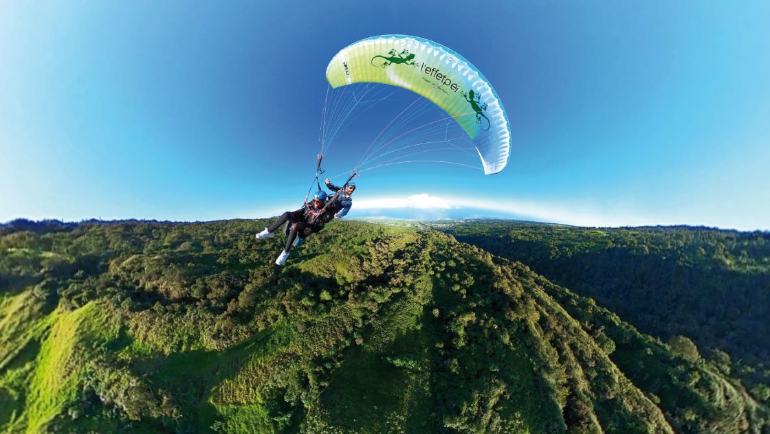 parapente bi place survole montagne