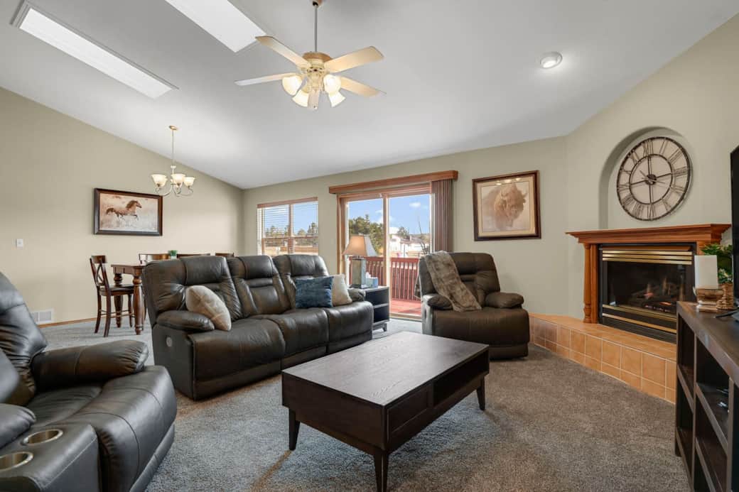 Open floor plan with plenty of room to relax