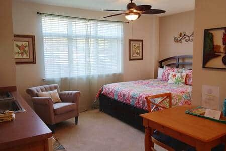 Studio w/ King Size Bed