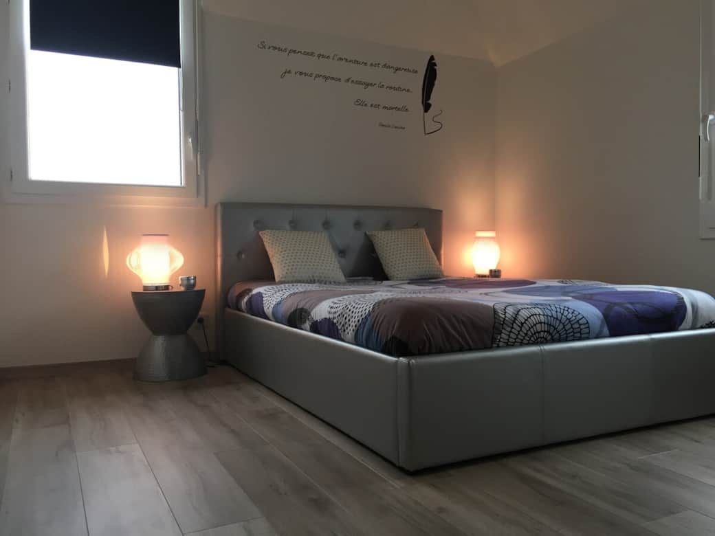 Chambre avec grand lit Chambre avec grand lit