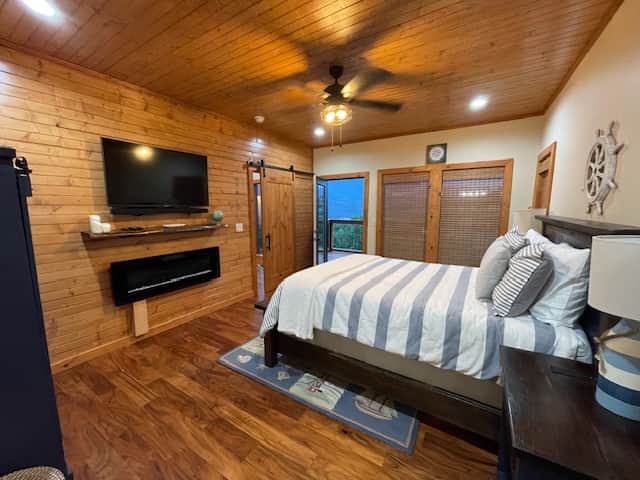Fox Run Upstairs Master Bedroom 2