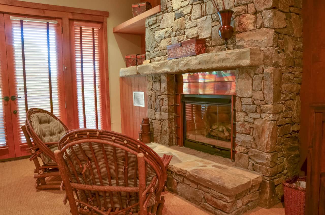 Sitting Area and Gas Log Fireplace