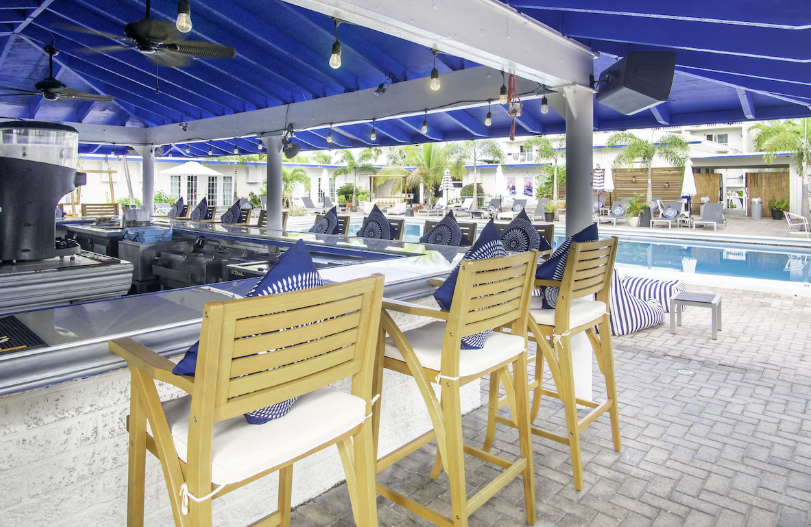 Pool Bar