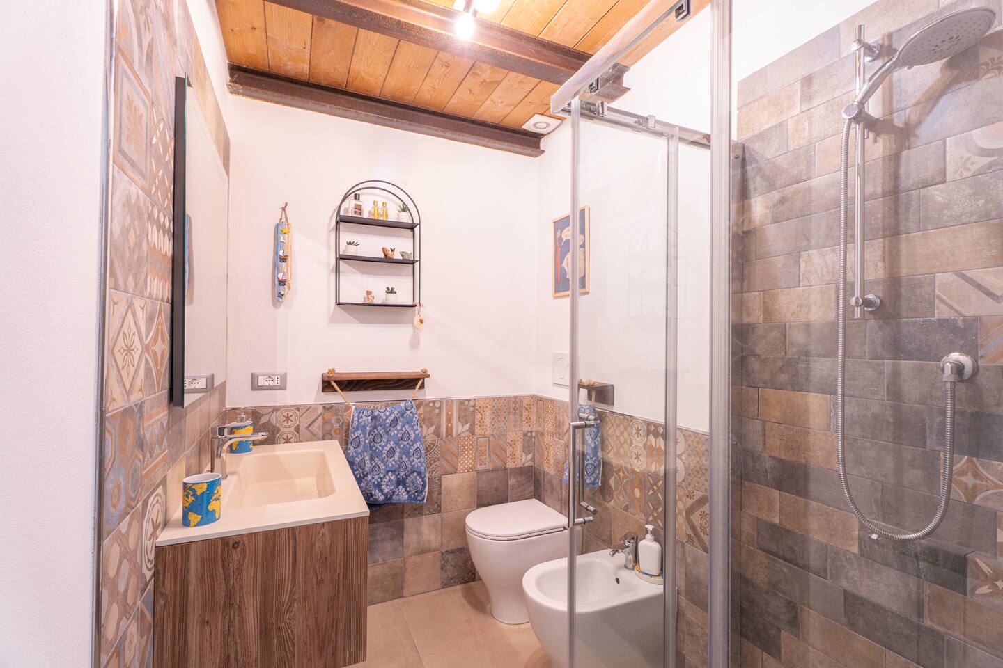 Bagno con box doccia