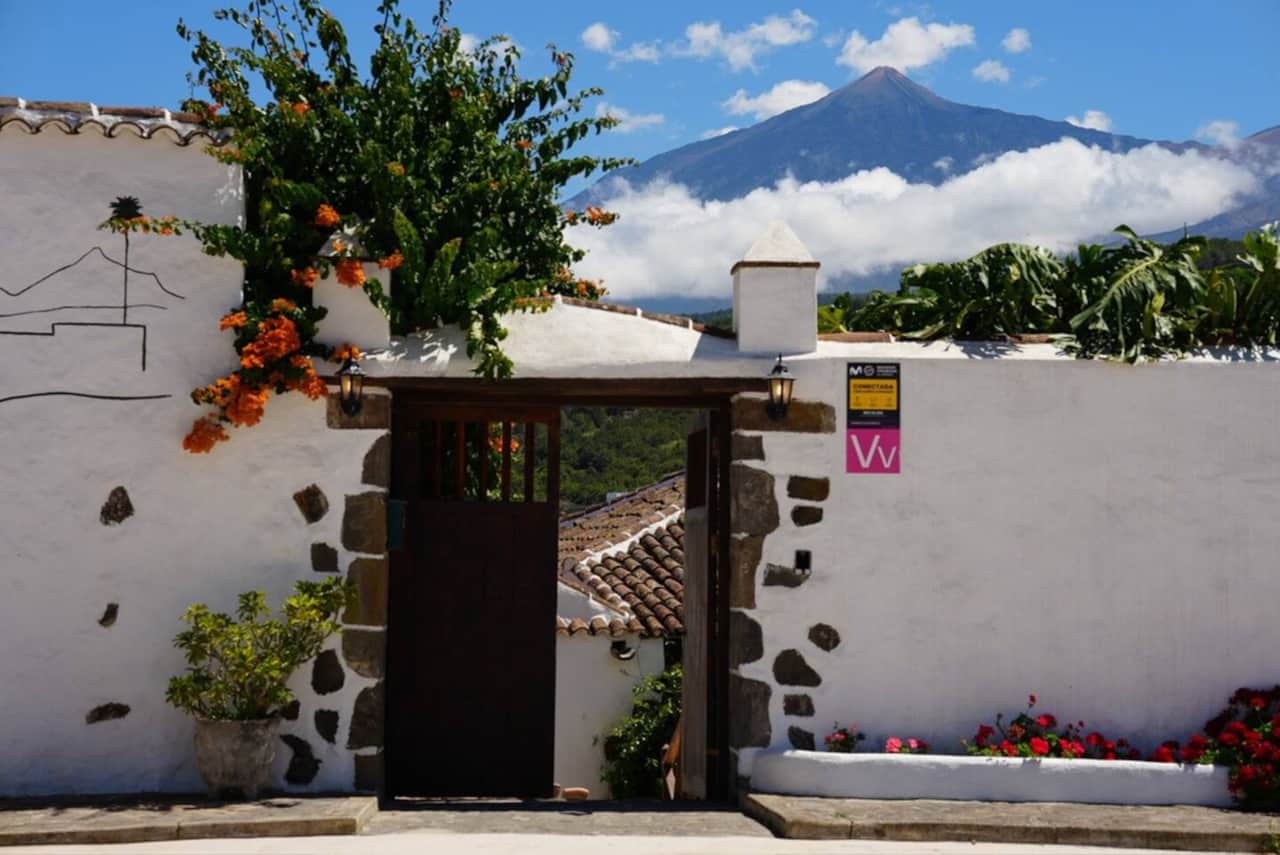 Puerta principal, acceso patio
