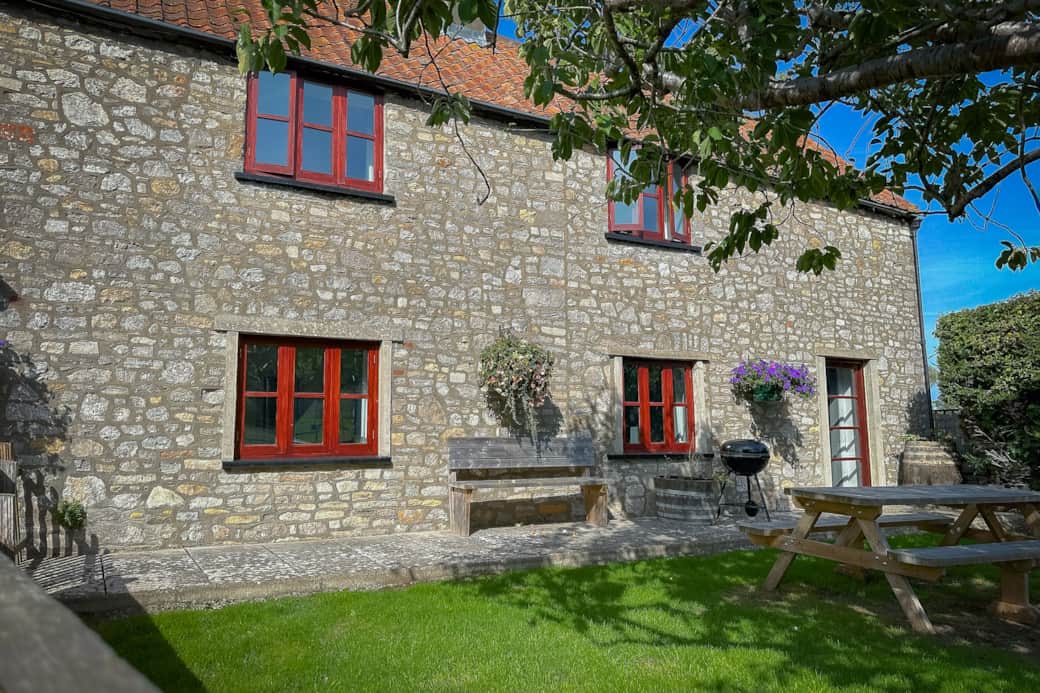 Inglenook's enclosed garden with large picnic bench, BBQ, patio door leading from the living room Inglenook's enclosed garden with large picnic bench, BBQ, patio door leading from the living room