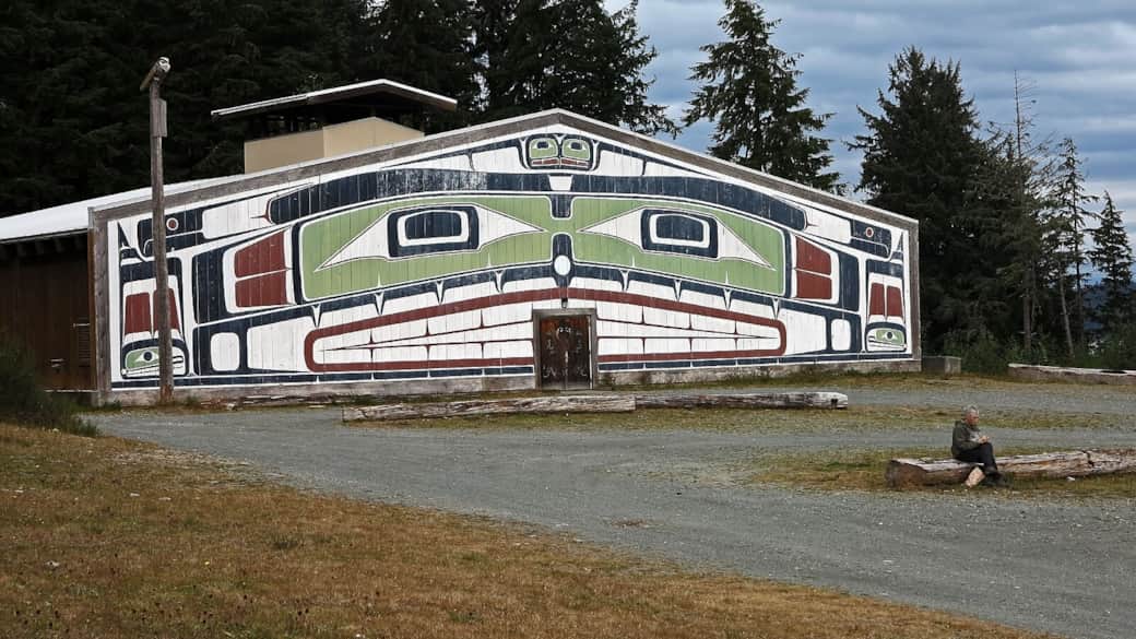 ʼNa̱mǥis Big House and the world’s tallest totem in Alert Bay