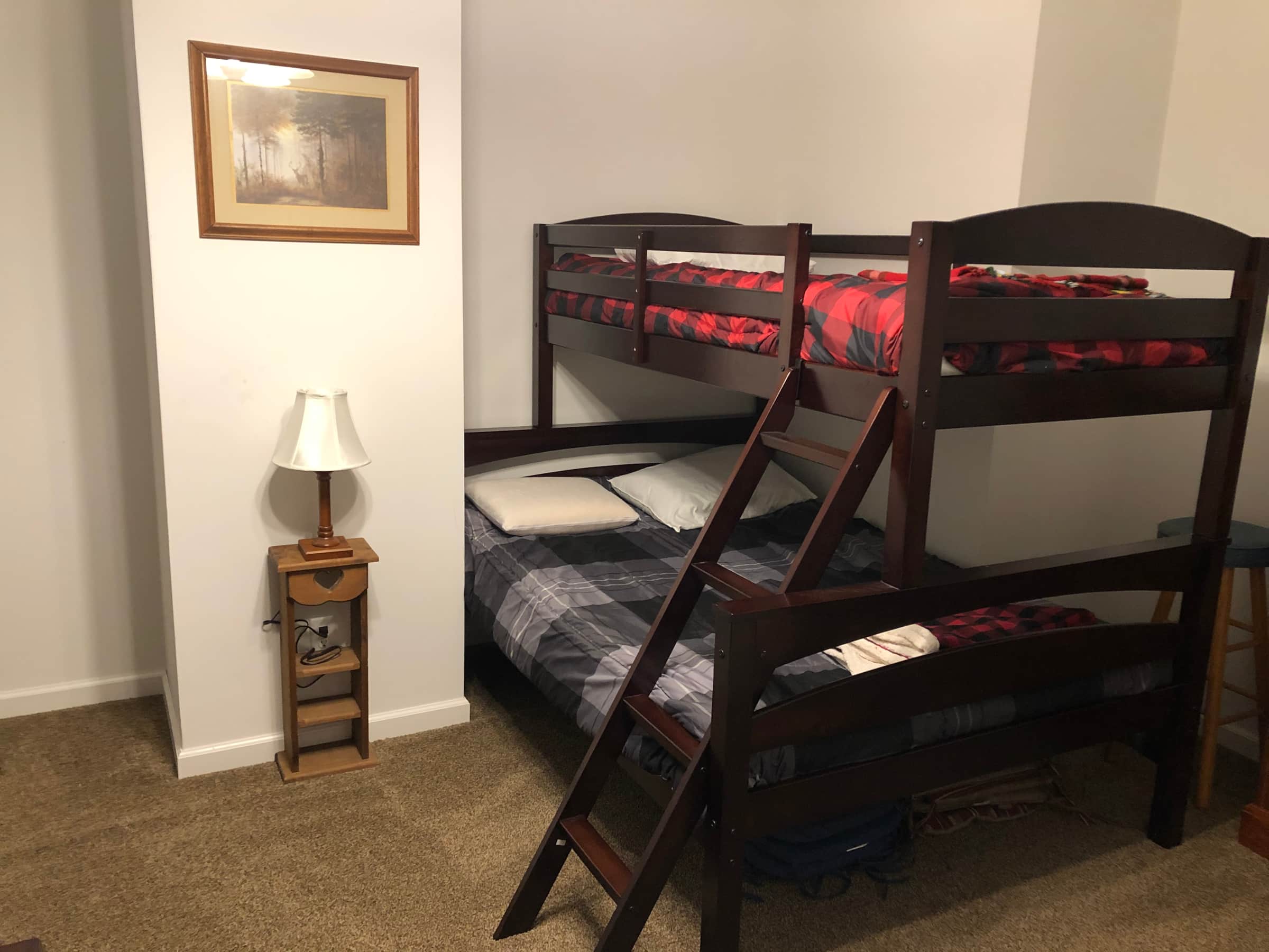 Downstairs Bedroom w/bunkbeds (2) Doubles on bottom, singles on top