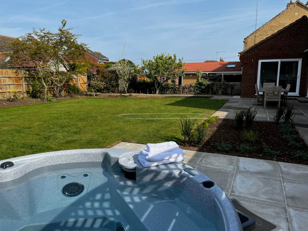 Hot tub and Garden Hot tub and Garden