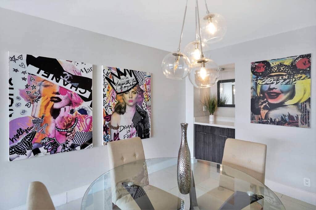 Dining area, living room, balcony access, Tv