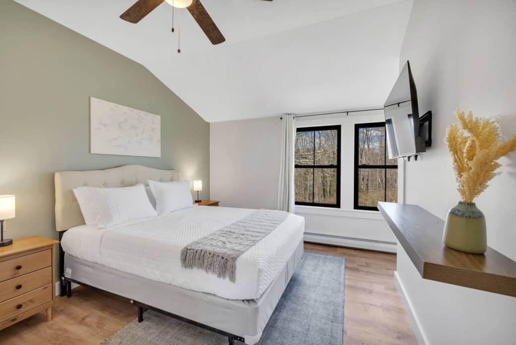 Second Floor Queen Bedroom
