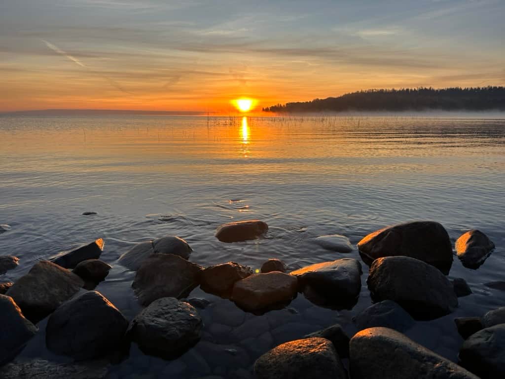Rocky/sandy shoreline with very safe slope for kids Rocky/sandy shoreline with very safe slope for kids