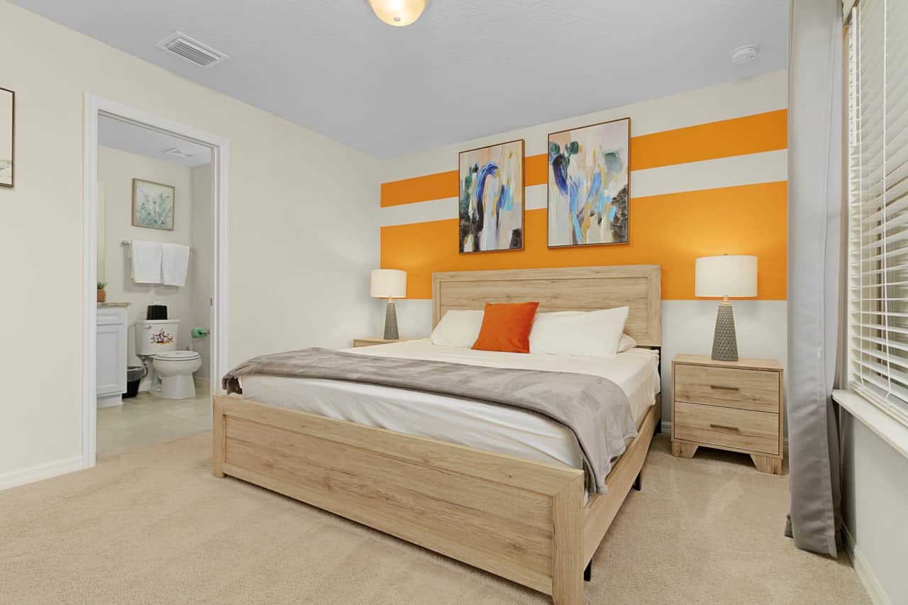 Main Master bedroom - Disney Emerald