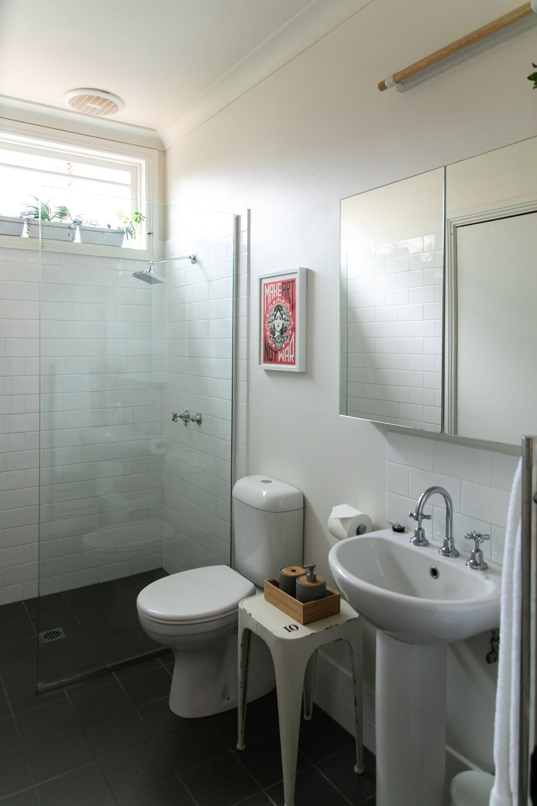 Sunday House second bathroom