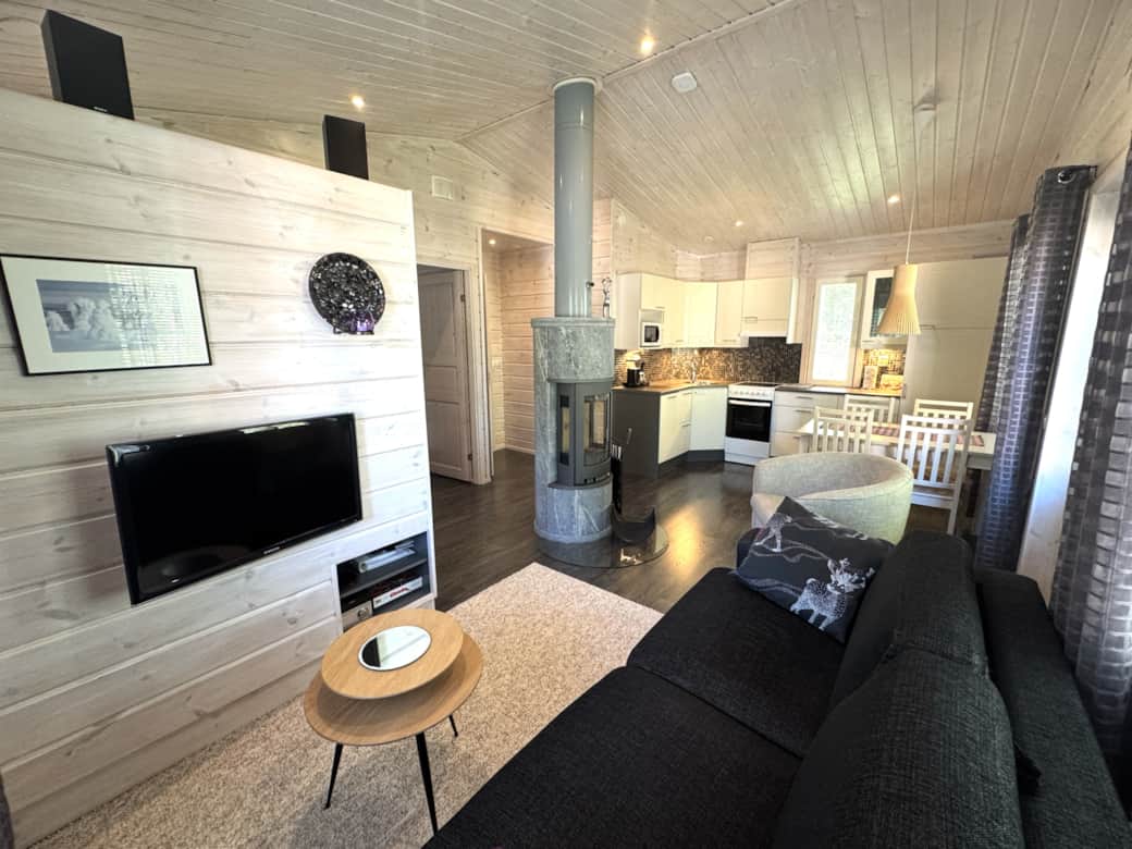 The cottage can accommodate four guests, and the living room has a pull-out sofa bed. The cottage can accommodate four guests, and the living room has a pull-out sofa bed.