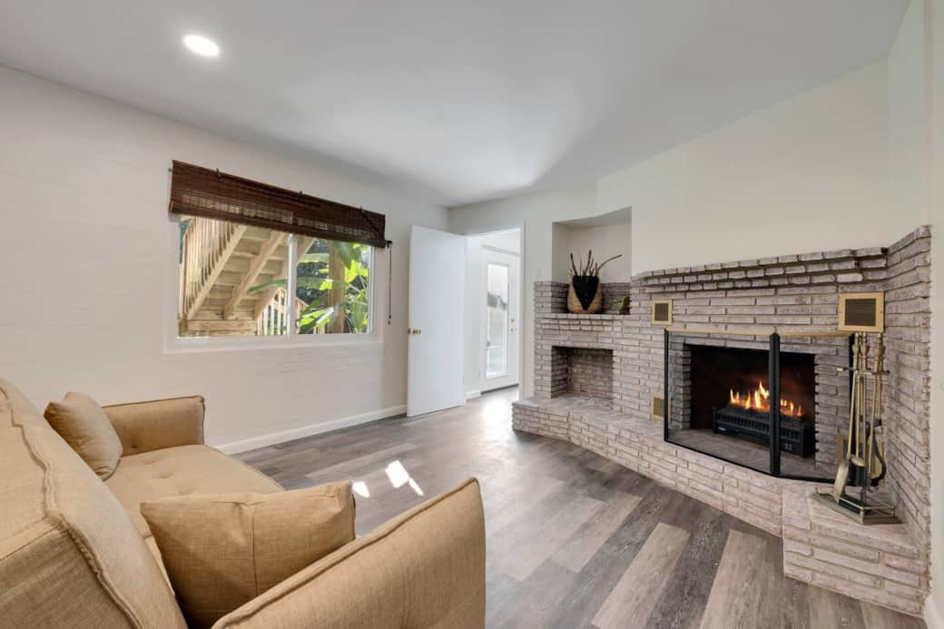 Cozy electric (safety first) fireplace with heat. Wonderful ambiance, with snuggle warmth.