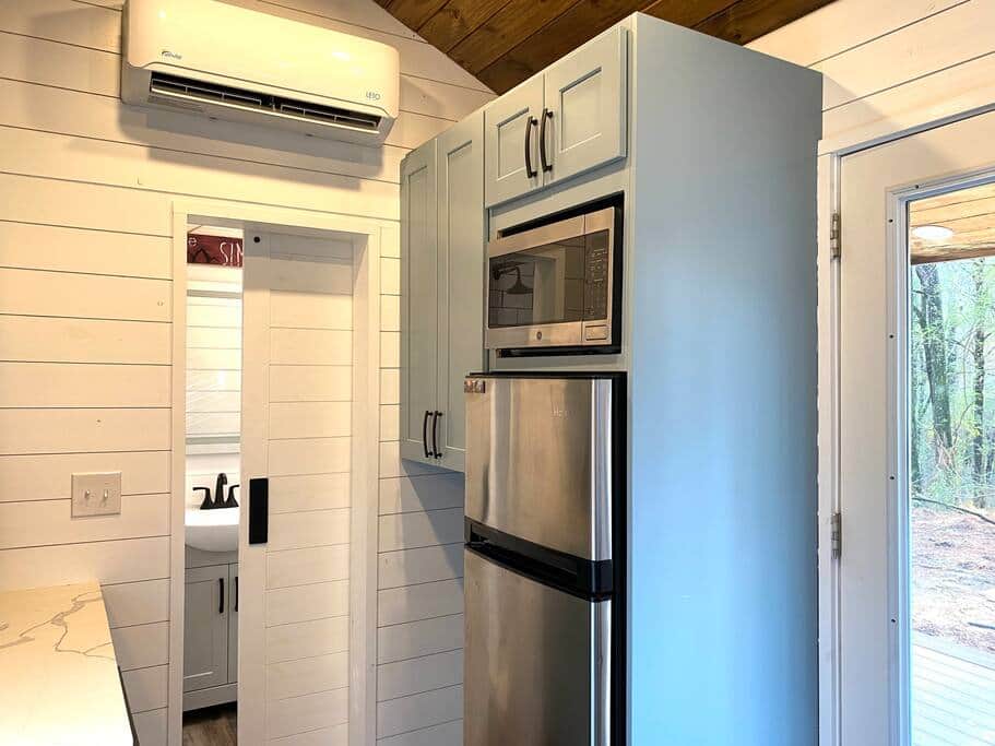 Plenty of room in the fridge. Plenty of room in the fridge.