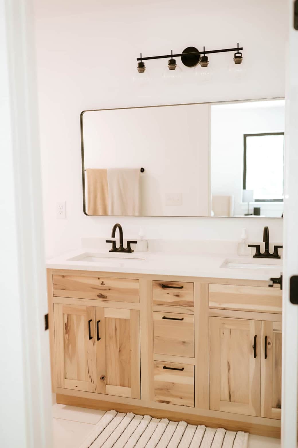 Master bathroom - Main Floor