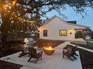 Outdoor grill and fire-pit
