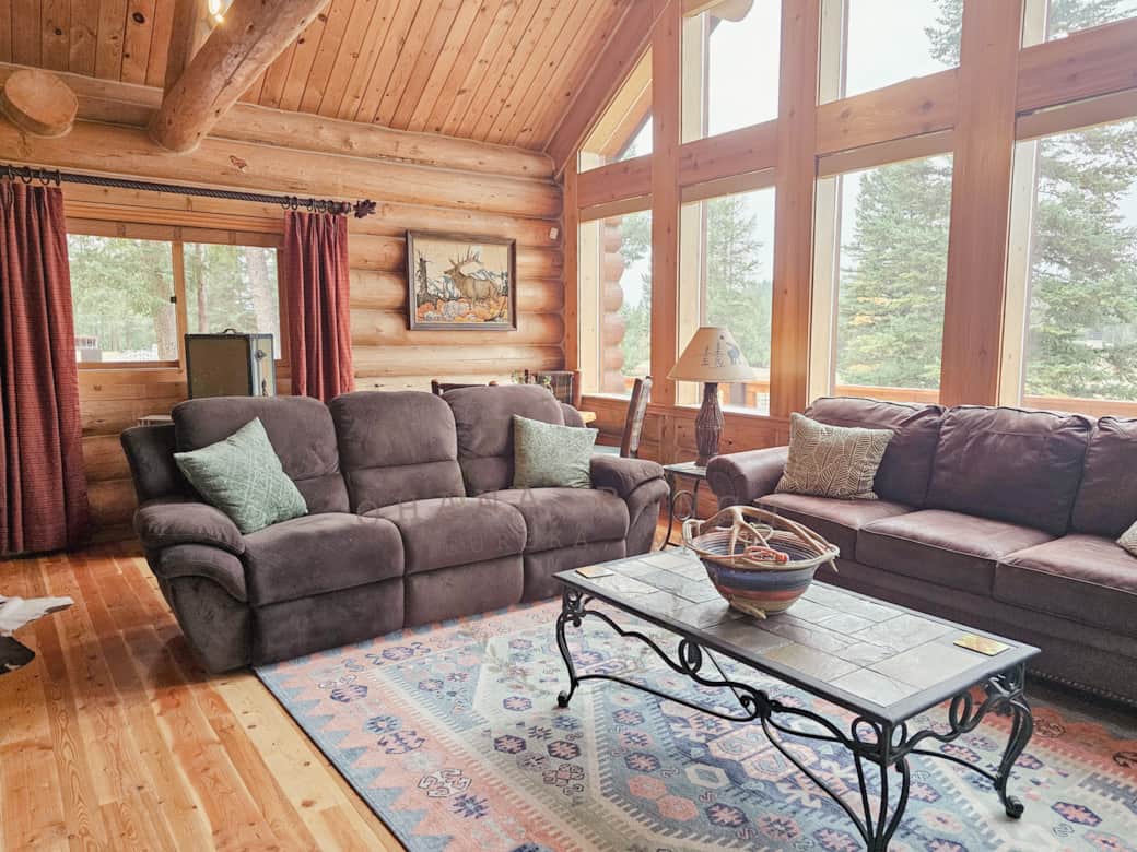 River Rock Living Room: Queen size couch bed, tv, fire place, reading nook, & puzzle table. River Rock Living Room: Queen size couch bed, tv, fire place, reading nook, & puzzle table.