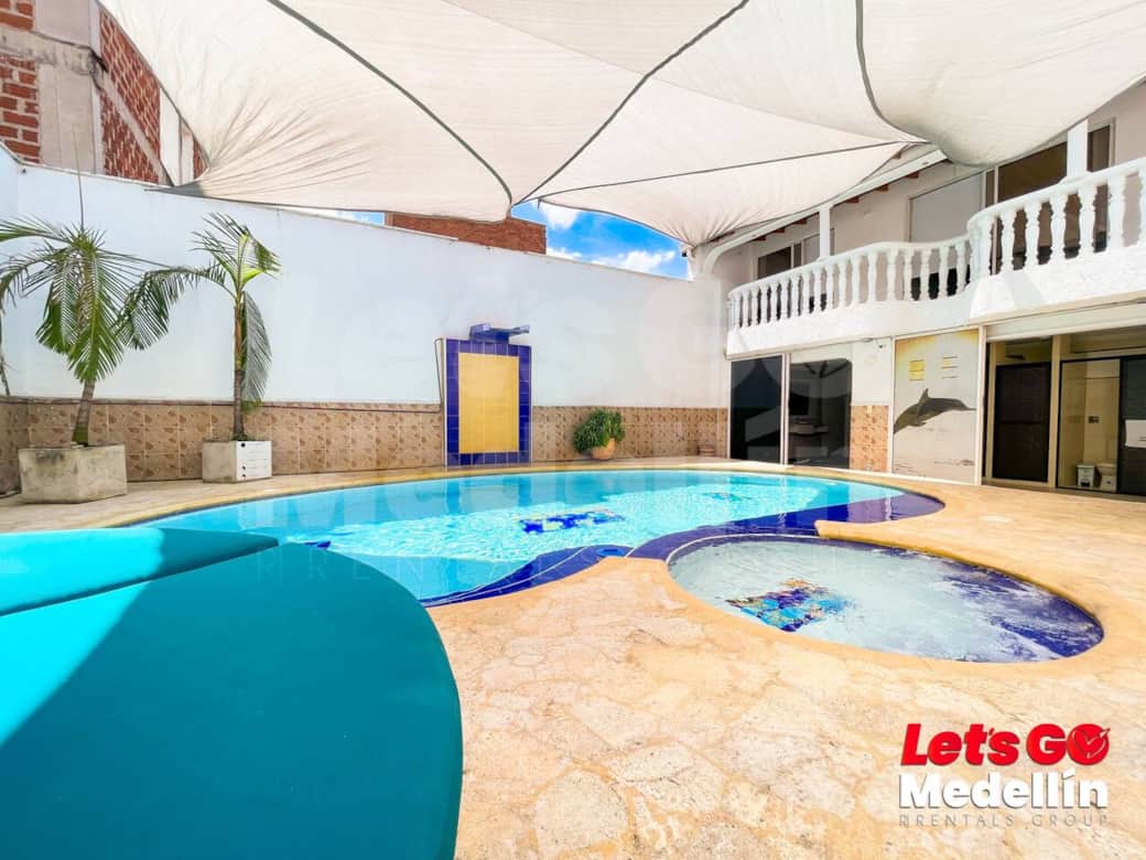 Jacuzzi y piscina privada en Medellín