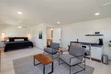 Room 6/Nehalem River Inn
