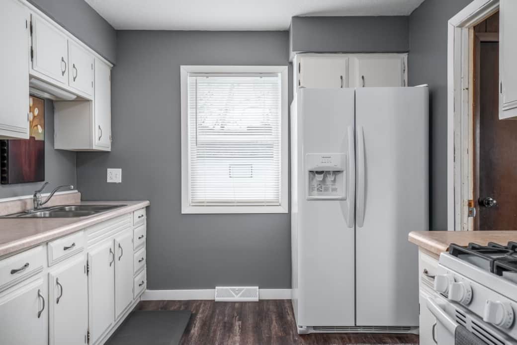 Spacious kitchen, cooking utensils and spices provided 
