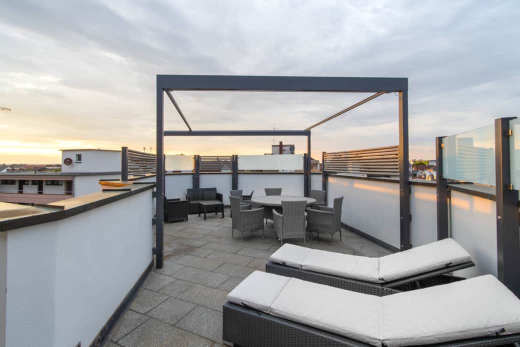 Spacious roof terrace with seating