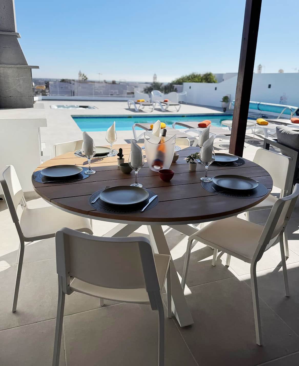 piscine x table à manger, terrasse