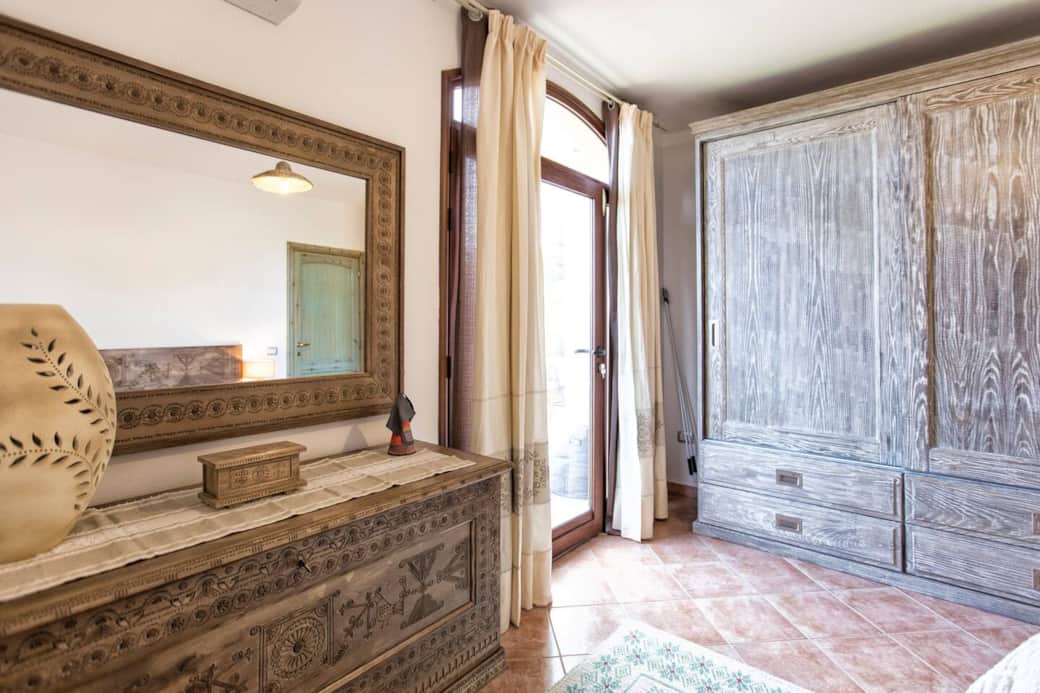 Main Bedroom Sardinian Art Details