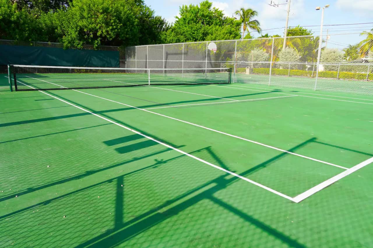 TENNIS/BASKETBALL COURT