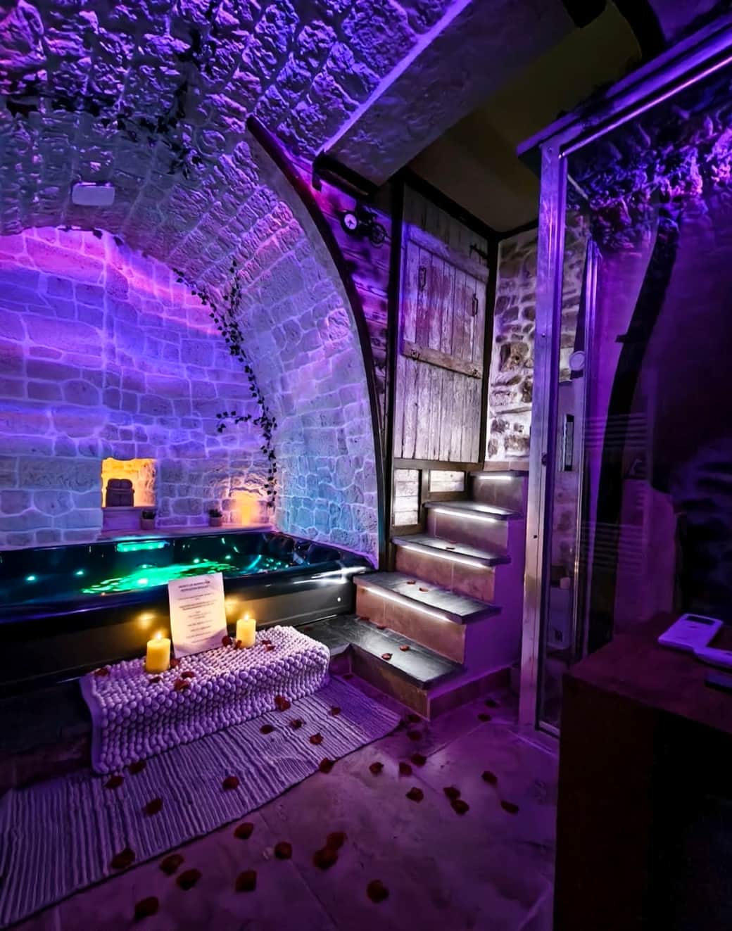 Spa loveroom jacuzzi sauna Spa loveroom jacuzzi sauna